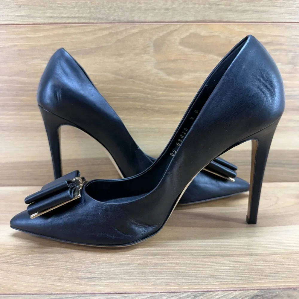 Salvatore Ferragamo Zeri Bow Double Pumps 9 B Black Leather Pointed Toe Formal